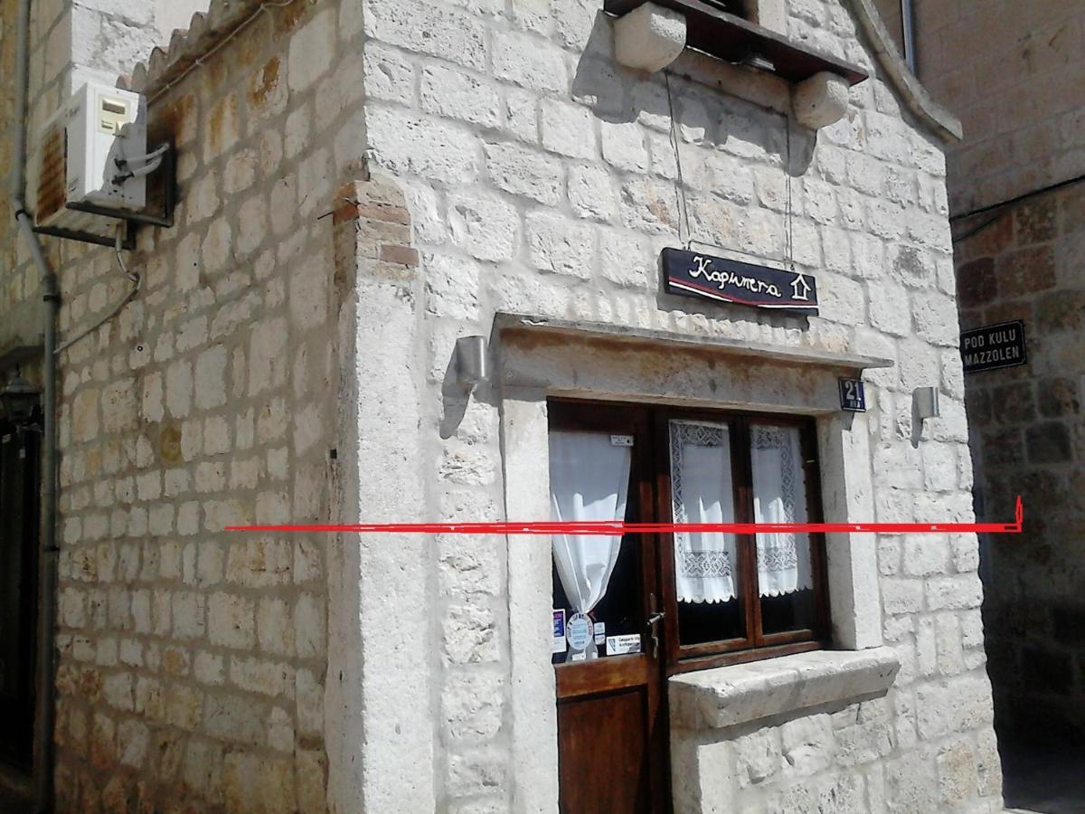 Gala Apartments Komiža Esterno foto