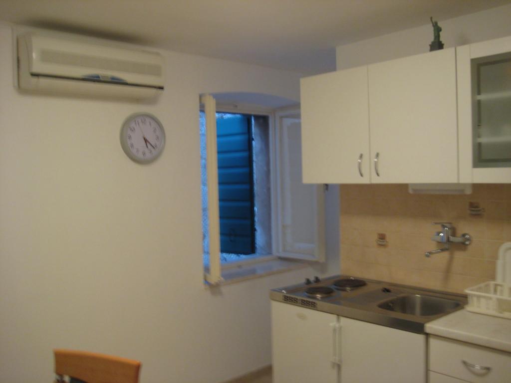 Gala Apartments Komiža Esterno foto