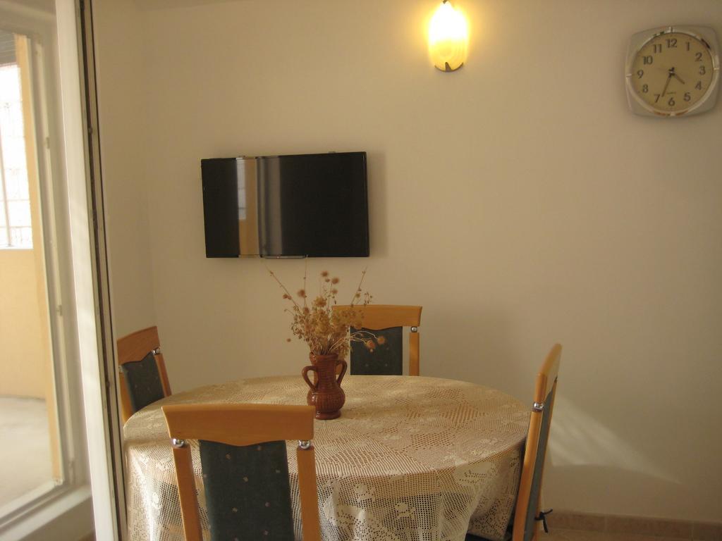 Gala Apartments Komiža Esterno foto