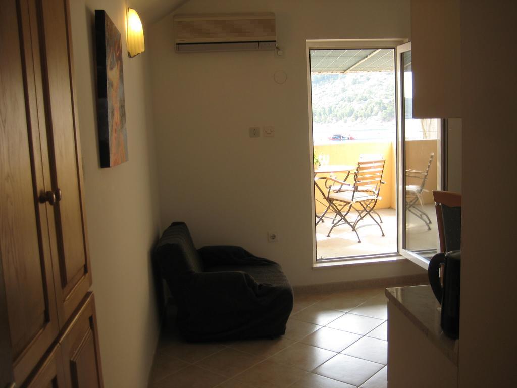 Gala Apartments Komiža Esterno foto