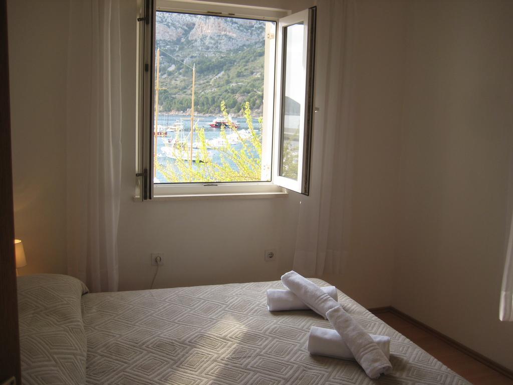 Gala Apartments Komiža Esterno foto