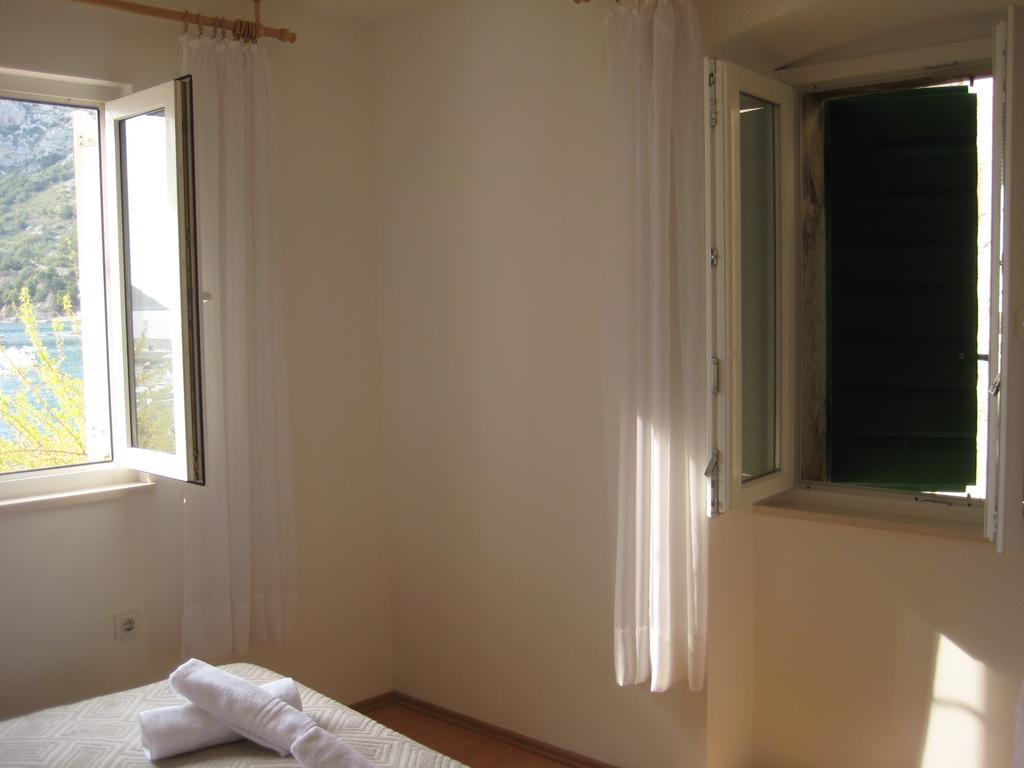 Gala Apartments Komiža Esterno foto