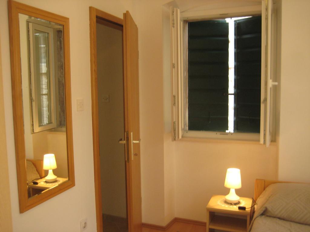 Gala Apartments Komiža Esterno foto