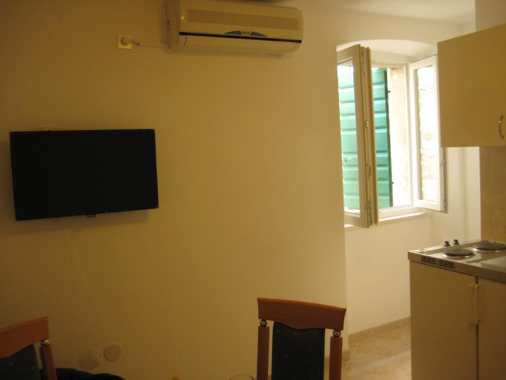 Gala Apartments Komiža Esterno foto