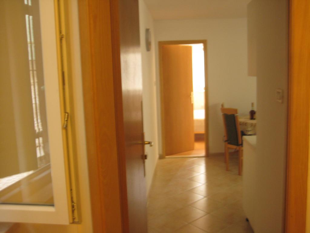 Gala Apartments Komiža Esterno foto