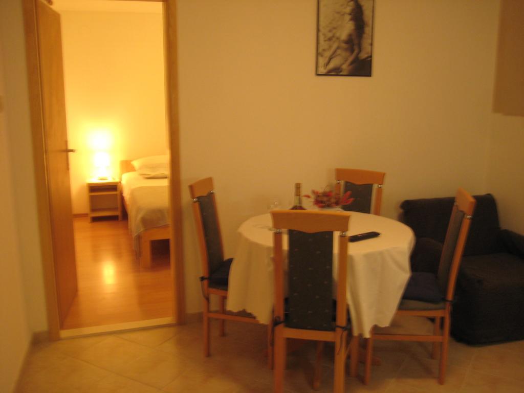 Gala Apartments Komiža Esterno foto