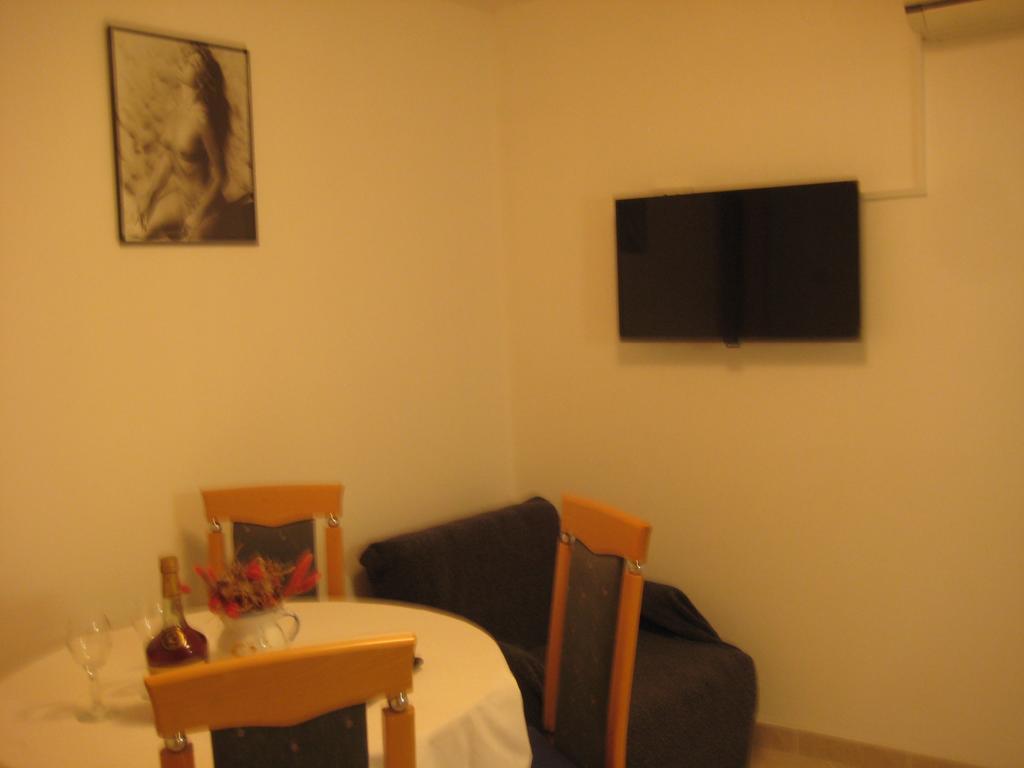 Gala Apartments Komiža Esterno foto