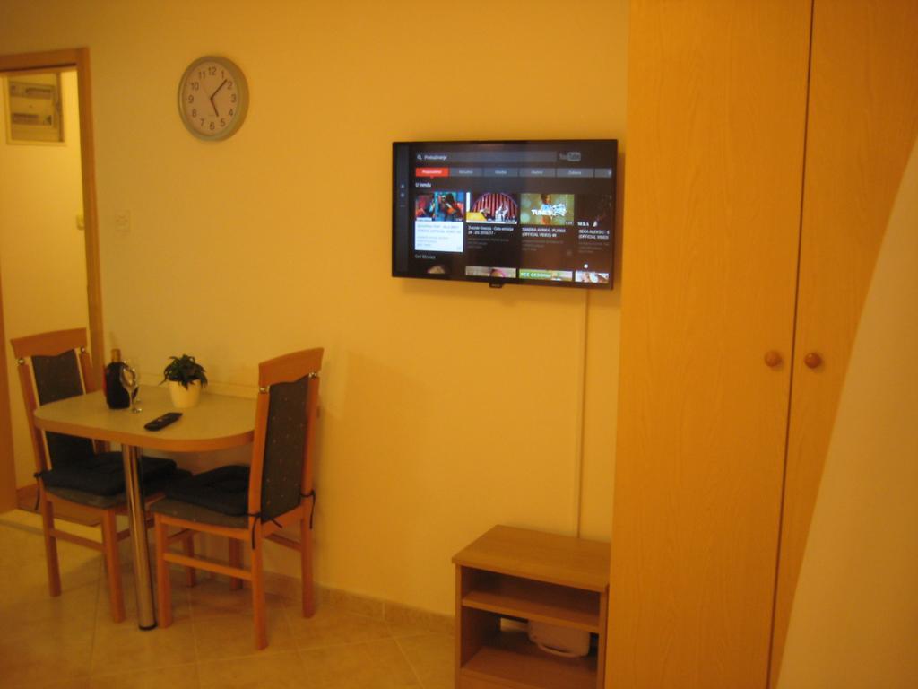 Gala Apartments Komiža Esterno foto