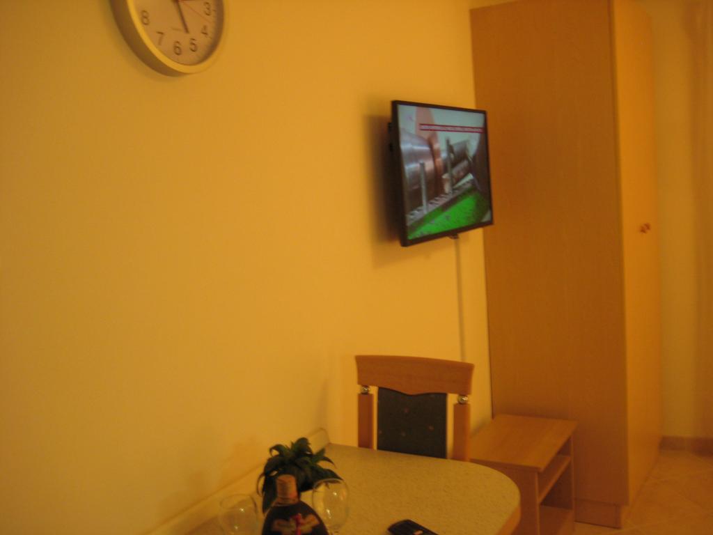 Gala Apartments Komiža Esterno foto