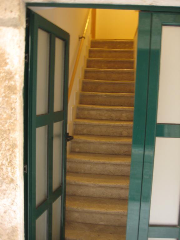 Gala Apartments Komiža Esterno foto