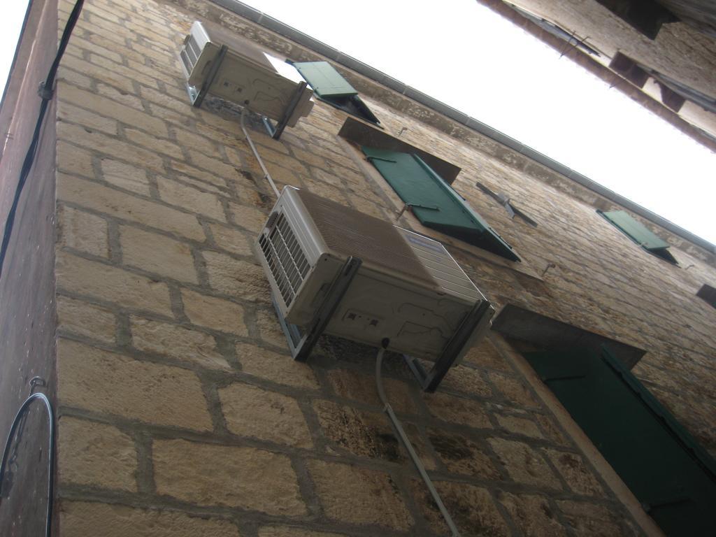 Gala Apartments Komiža Esterno foto
