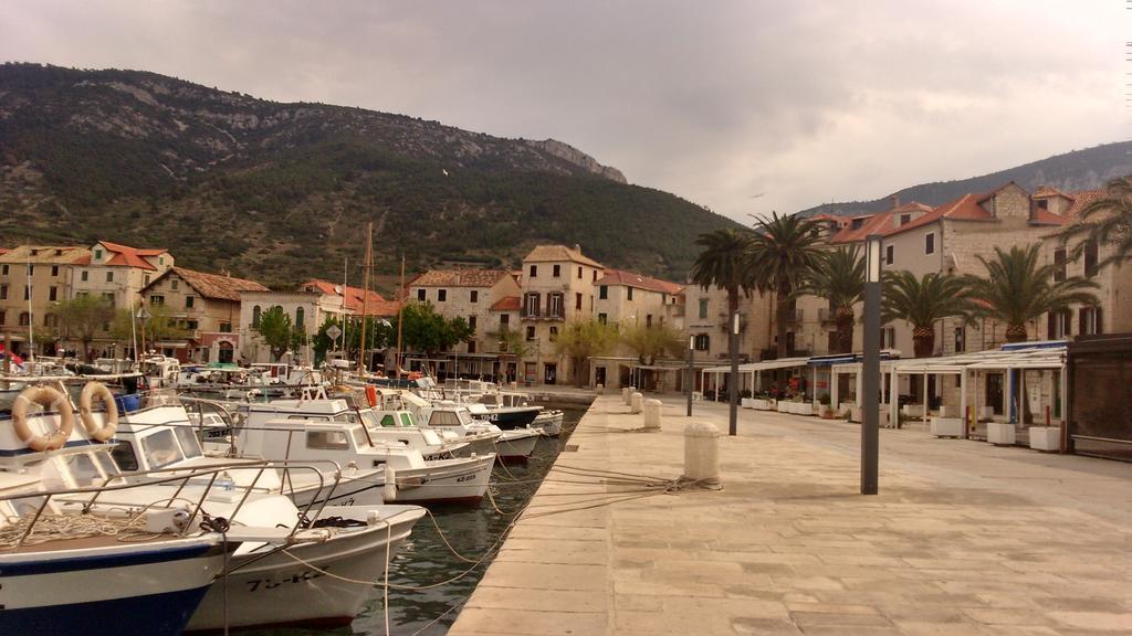 Gala Apartments Komiža Esterno foto