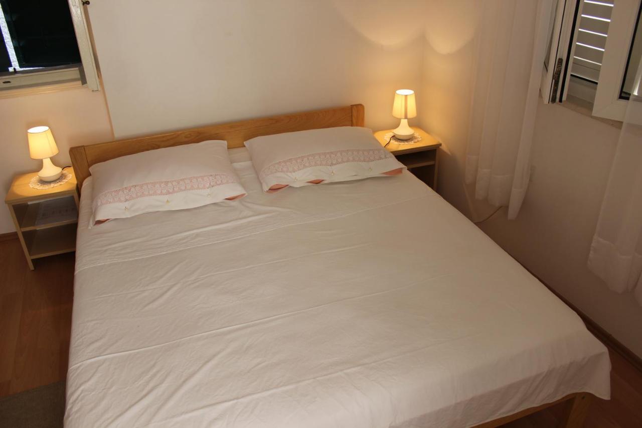 Gala Apartments Komiža Esterno foto