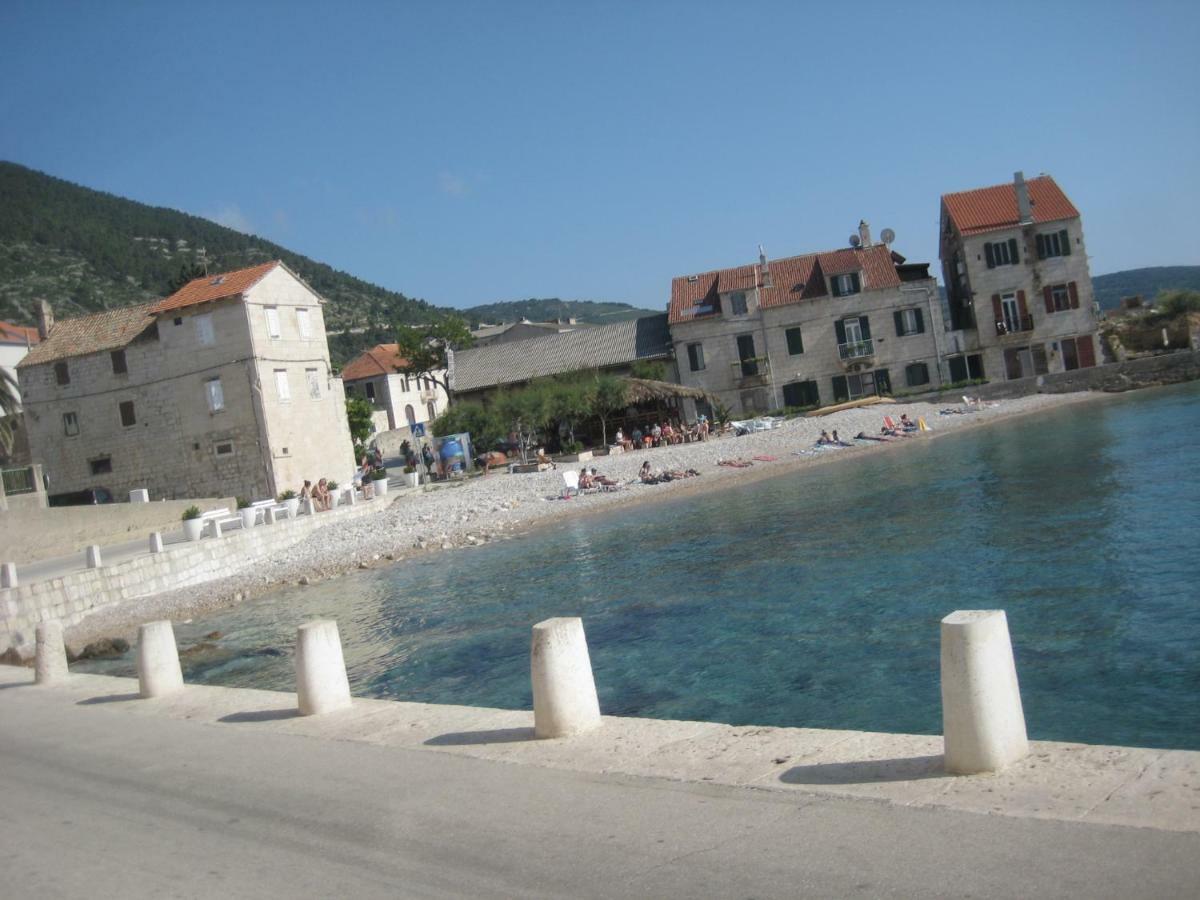Gala Apartments Komiža Esterno foto